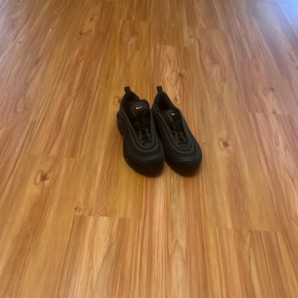 Airmax size 11 Black